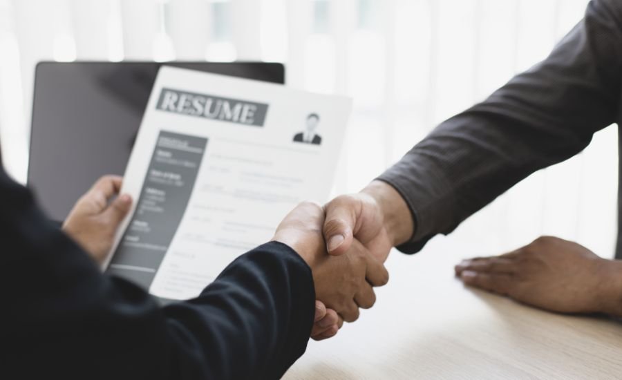 interview handshaking in an interview