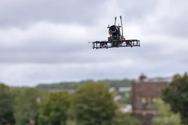 drone-flying-and-caturing-e-from-the-camera drone-flying-and-caturing-e-from-the-camera