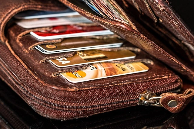 business-and-personal-credit-cards-in-a-wallet business-and-personal-credit-cards-in-a-wallet