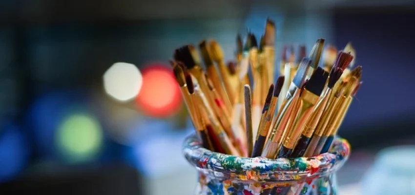 brushes-in-an-art-restoration-workshop