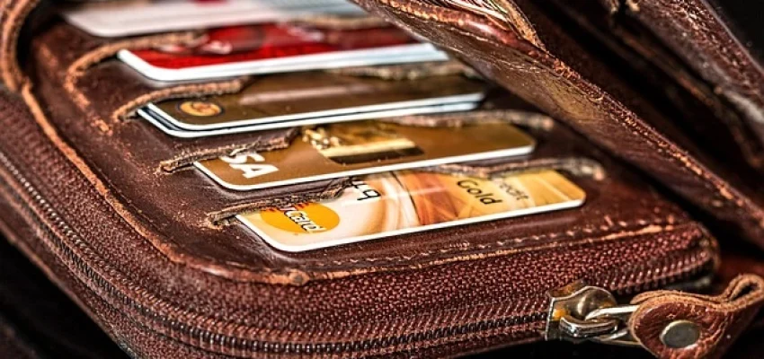 business-and-personal-credit-cards-in-a-wallet