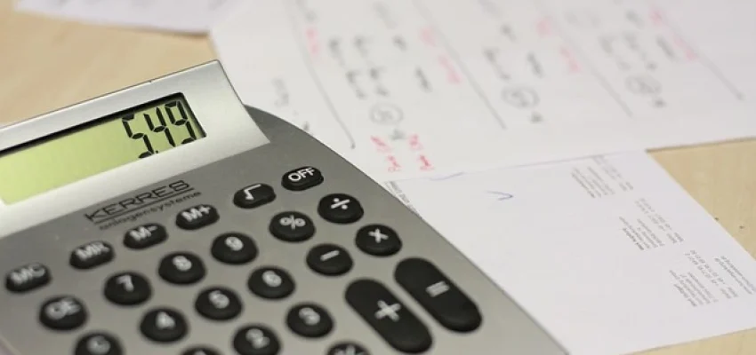 calculator-being-used-to-calculate-payroll-tax-deductions