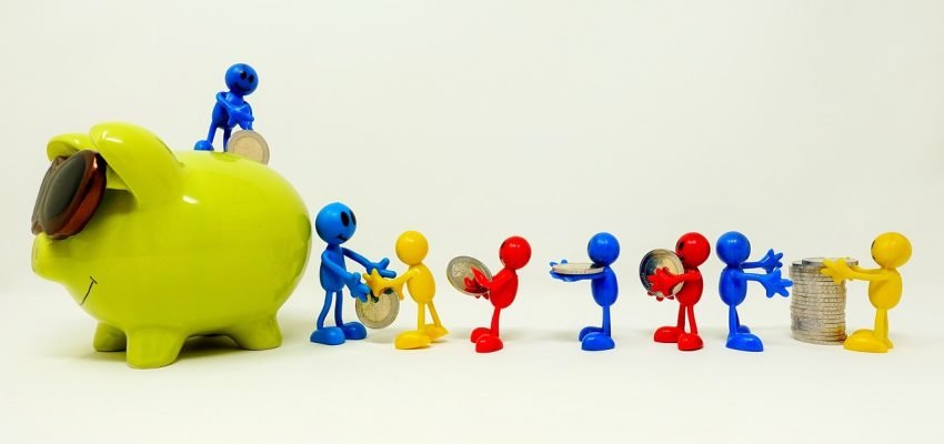 crowdfunding being shown with figurines putting coins into a piggy bank