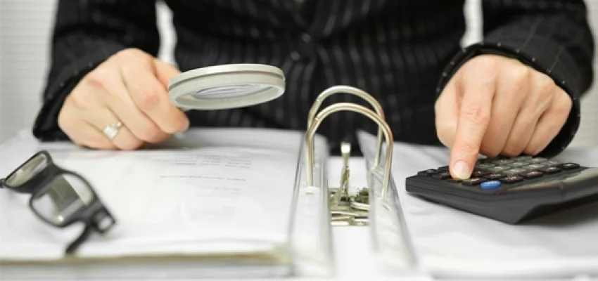 person looking through independent contractor accounts