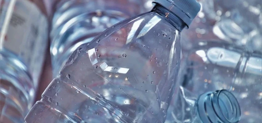 plastic-bottles-in-a-water-bottling-factory