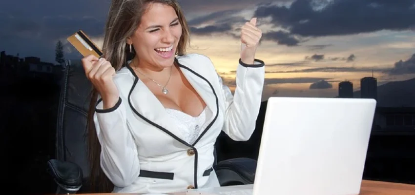 woman-using-a-corporate-credit-card-to-purchase-something-on-her-laptop